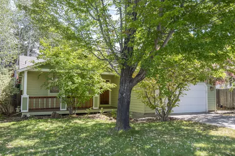 527 SW Forest Grove Dr, Bend, OR 97702
