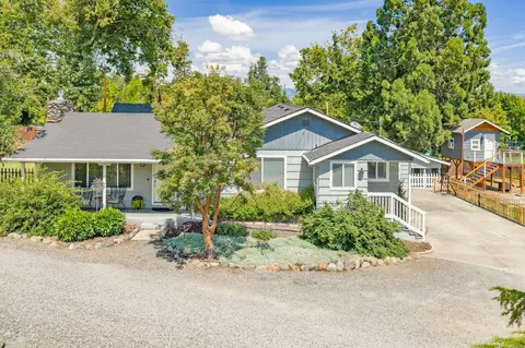 2976 Old Stage Rd, Central Point, OR 97502