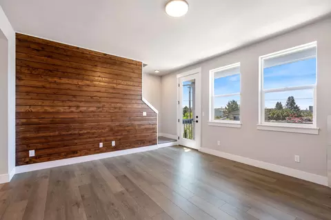 Living - 20528 NEmpire Ave, Bend, OR 97701 photo 3 of 4