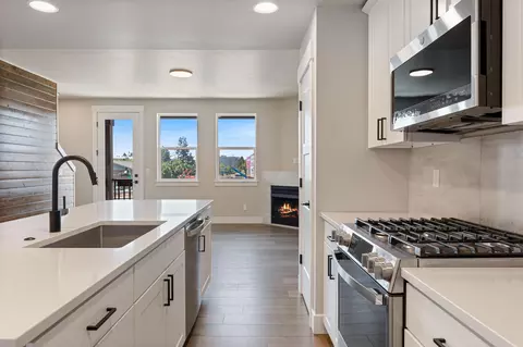 Kitchen - 20528 NEmpire Ave, Bend, OR 97701 photo 1 of 5