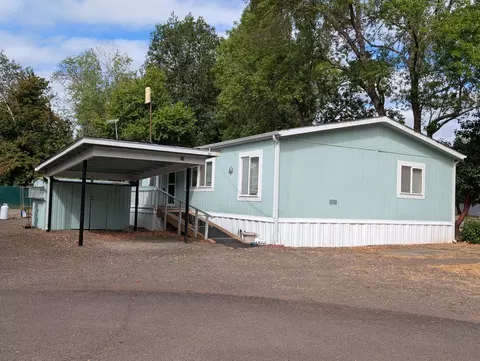 7 Brophy Way #29, Shady Cove, OR 97539