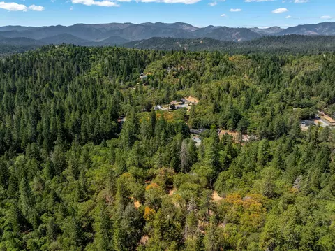395 Stewart Rd, Grants Pass, OR 97526