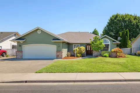 1193 Moon Glo Dr, Grants Pass, OR 97527