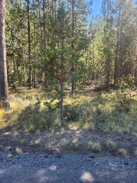 17257 Downey Rd #4, Bend, OR 97707