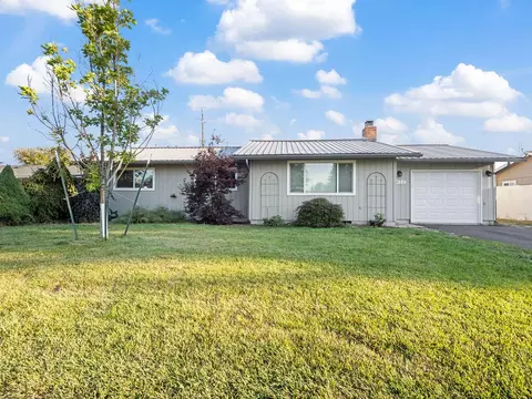 3922 Gregory Dr, Klamath Falls, OR 97603