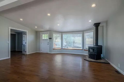 Living - 6527 Tolo Rd, Central Point, OR 97502 photo 5 of 8