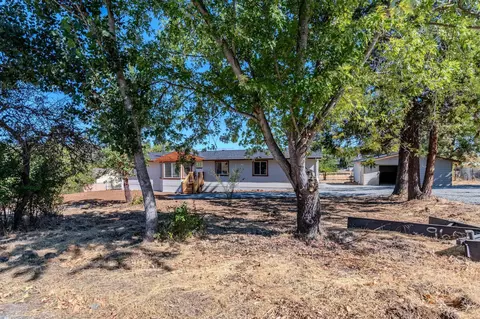 Exterior - 6527 Tolo Rd, Central Point, OR 97502 photo 2 of 8