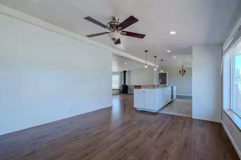 Living - 6527 Tolo Rd, Central Point, OR 97502 photo 7 of 8