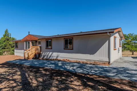 Exterior - 6527 Tolo Rd, Central Point, OR 97502 photo 4 of 8