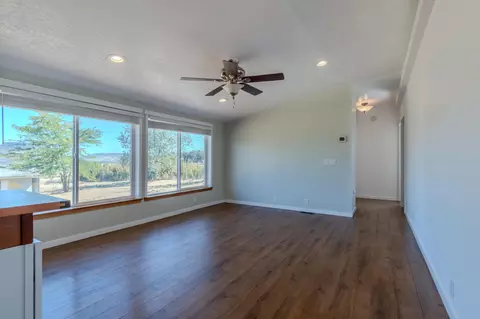 Living - 6527 Tolo Rd, Central Point, OR 97502 photo 8 of 8