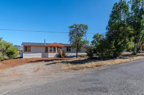 Exterior - 6527 Tolo Rd, Central Point, OR 97502 photo 3 of 8