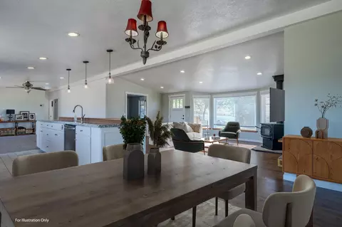 Dining - 6527 Tolo Rd, Central Point, OR 97502 photo 1 of 2