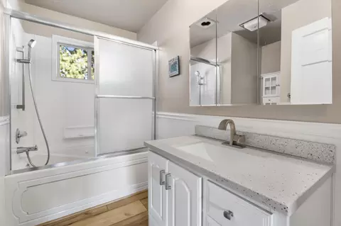 Bath - 59773 Cheyenne Rd, Bend, OR 97702 photo 2 of 2