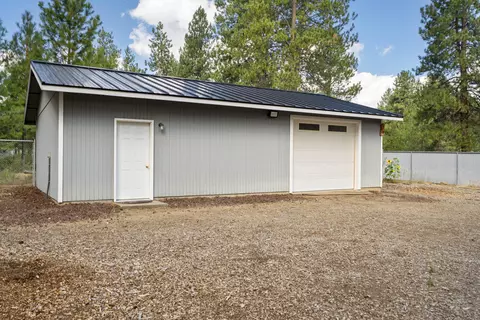 Exterior - 59773 Cheyenne Rd, Bend, OR 97702 photo 8 of 10