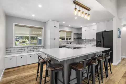 Kitchen - 59773 Cheyenne Rd, Bend, OR 97702 photo 3 of 7