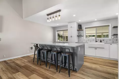 Kitchen - 59773 Cheyenne Rd, Bend, OR 97702 photo 1 of 7