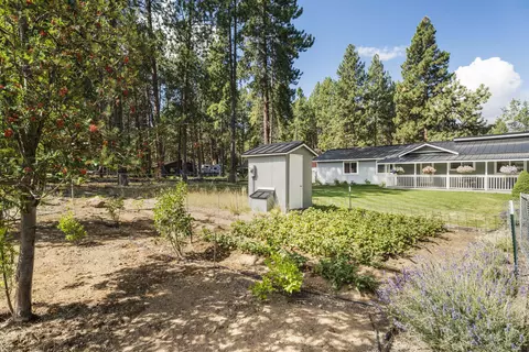 Exterior - 59773 Cheyenne Rd, Bend, OR 97702 photo 2 of 10
