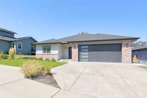 822 NW Cooke Ave, Grants Pass, OR 97526 photo 2