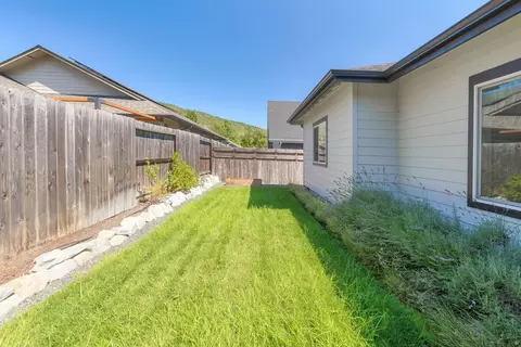 822 NW Cooke Ave, Grants Pass, OR 97526 photo 26