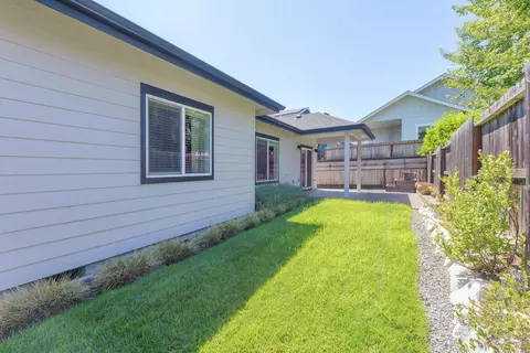 822 NW Cooke Ave, Grants Pass, OR 97526 photo 27