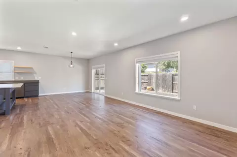 822 NW Cooke Ave, Grants Pass, OR 97526 photo 11