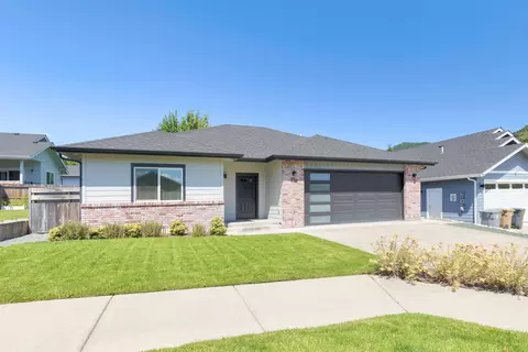 822 NW Cooke Ave, Grants Pass, OR 97526