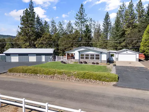 549 Rogue Air Drive Dr, Shady Cove, OR 97539