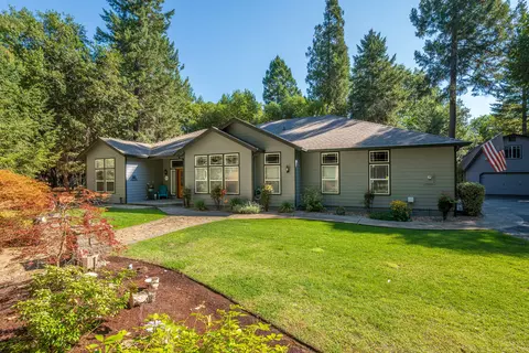 341 Sugar Pine Dr, Merlin, OR 97532