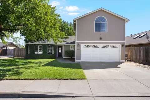 2530 Seneca St, Medford, OR 97501