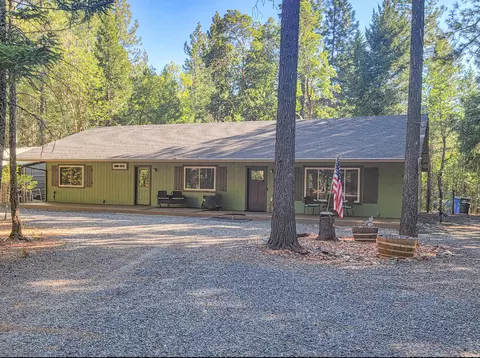 565 Squaw Mountain Rd, Selma, OR 97538