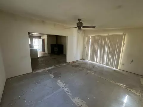 Living - 52208 Elderberry Ln, La Pine, OR 97739 photo 2 of 5