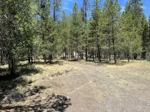 Exterior - 52208 Elderberry Ln, La Pine, OR 97739 photo 5 of 9