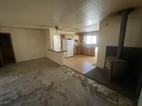 Living - 52208 Elderberry Ln, La Pine, OR 97739 photo 4 of 5