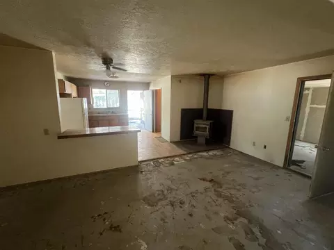 Living - 52208 Elderberry Ln, La Pine, OR 97739 photo 3 of 5