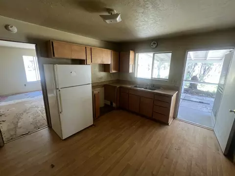 Kitchen - 52208 Elderberry Ln, La Pine, OR 97739 photo 1 of 2