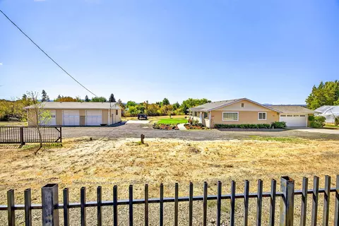 5559 Table Rock Rd, Central Point, OR 97502