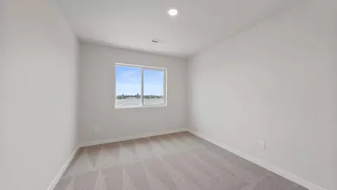 Bedroom - 21720 SE Stromboli Ln, Bend, OR 97702 photo 6 of 9