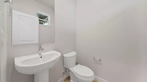 Bath - 21720 SE Stromboli Ln, Bend, OR 97702 photo 1 of 5