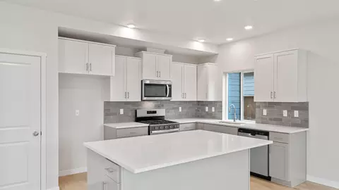 Kitchen - 21720 SE Stromboli Ln, Bend, OR 97702 photo 1 of 5