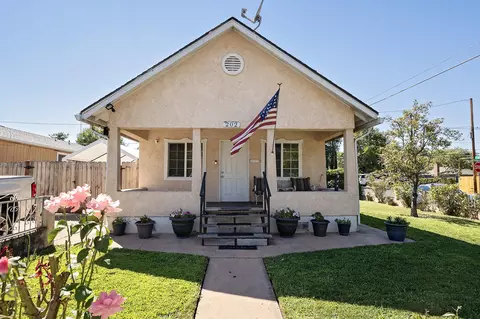 202 Elm St, Medford, OR 97501