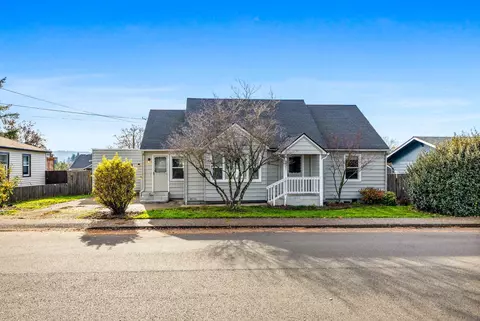 221 SW Rainbow Ave, Dallas, OR 97338