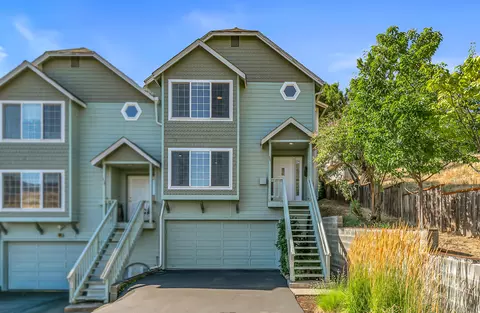 581 Scenic Dr, Ashland, OR 97520