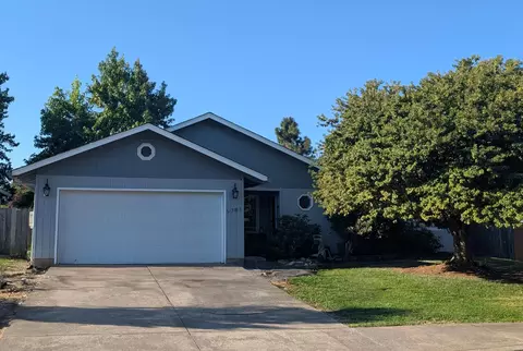 1781 Tanglewood Ln, Medford, OR 97501
