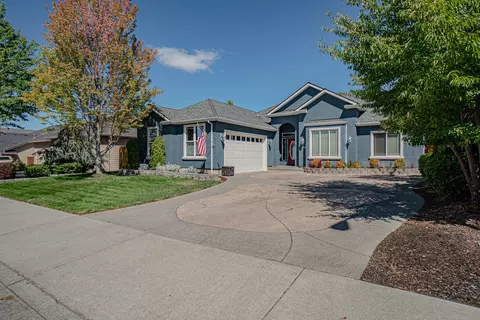 203 Bellerive Dr, Eagle Point, OR 97524