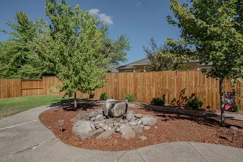 Exterior - 203 Bellerive Dr, Eagle Point, OR 97524 photo 5 of 9