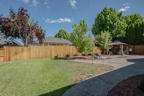 Exterior - 203 Bellerive Dr, Eagle Point, OR 97524 photo 4 of 9