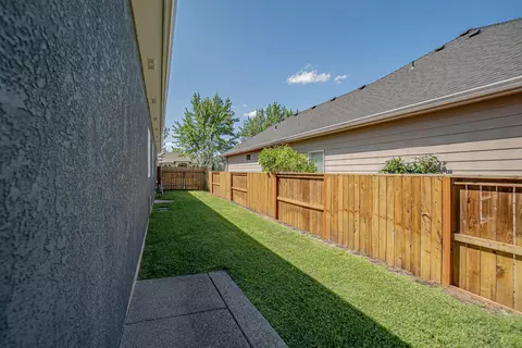 Exterior - 203 Bellerive Dr, Eagle Point, OR 97524 photo 7 of 9