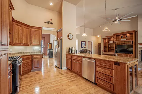 Kitchen - 203 Bellerive Dr, Eagle Point, OR 97524 photo 1 of 4