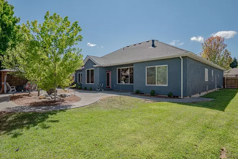 Exterior - 203 Bellerive Dr, Eagle Point, OR 97524 photo 3 of 9