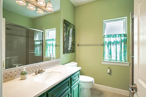 Bath - 203 Bellerive Dr, Eagle Point, OR 97524 photo 4 of 4